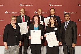 Arbeitgeber aus Bayern und Sachsen mit dem neuen Zertifikat. Foto: beruf-und-familie.de